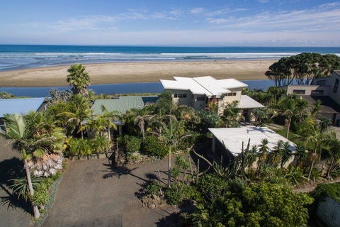 Gems Seaside Lodge - Accommodation New Zealand 0