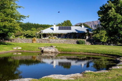 Giverny Art House In Sculpture Garden