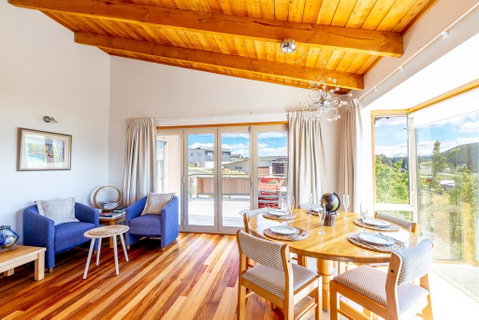 Glacier Rock Lakeview House - Accommodation New Zealand 2