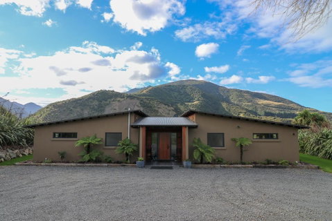 Glencree Luxury Chalets - Accommodation New Zealand 0