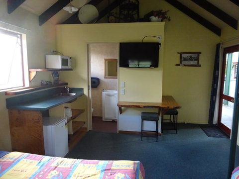 Glow Worm Accommodation - Accommodation New Zealand 1