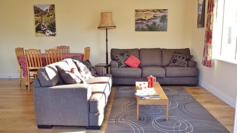 Golden Hills Farm Cottage - Accommodation New Zealand 2