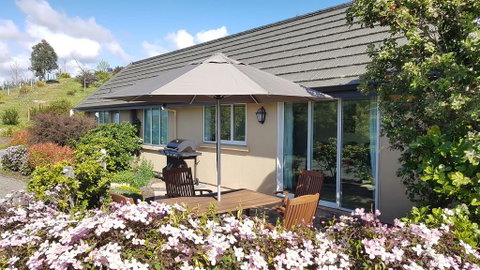 Golden Hills Farm Cottage - Accommodation New Zealand 3
