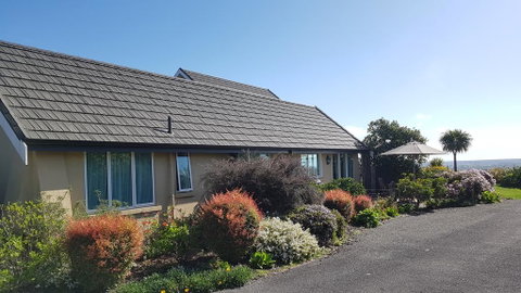 Golden Hills Farm Cottage - Accommodation New Zealand 0