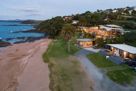 Golden Sand Beachfront Accommodation - Accommodation New Zealand 1