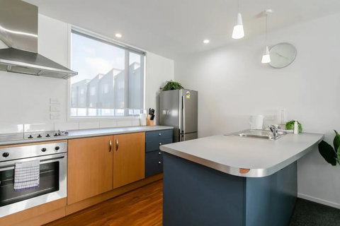 Gorgeous 3 Bedroom Townhouse With Car Park - Accommodation New Zealand 1