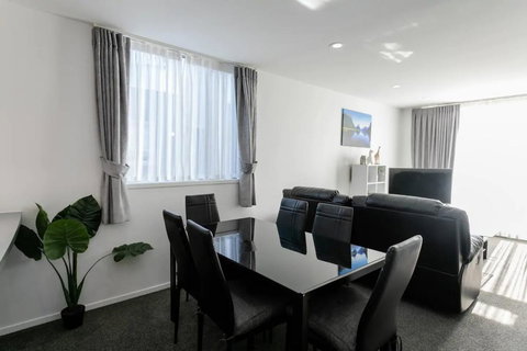 Gorgeous 3 Bedroom Townhouse With Car Park - Accommodation New Zealand 2