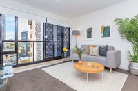 Gorgeous Apartment Nice Views Pool and Gym.