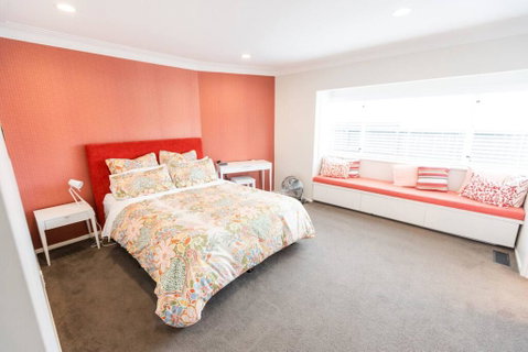 Gorgeous Family Retreat In Meadowbank With Pool - Accommodation New Zealand 3