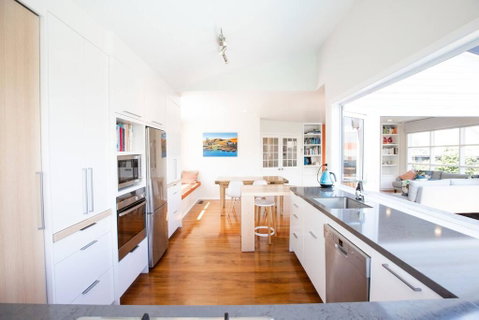 Gorgeous Family Retreat In Meadowbank With Pool - Accommodation New Zealand 1