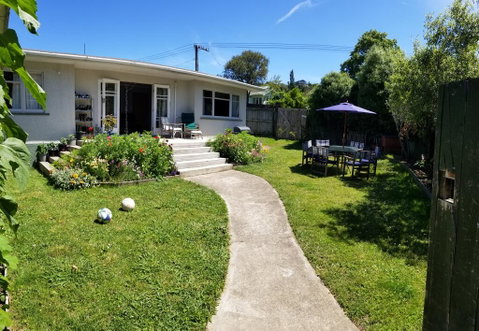 Grassland Views In Nelson City Centre - Accommodation New Zealand 0