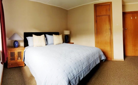Grassland Views In Nelson City Centre - Accommodation New Zealand 2