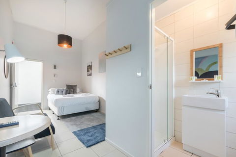 Great Value! Sunny Studio Room - Accommodation New Zealand 1