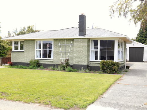 Green Cottage - Te Anau Holiday Home - Accommodation New Zealand 0