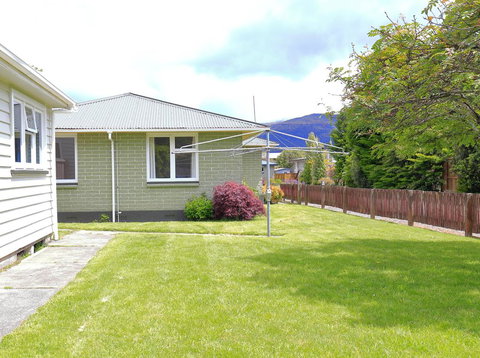 Green Cottage - Te Anau Holiday Home - Accommodation New Zealand 2
