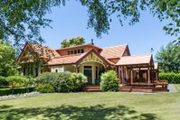Hawthorne House