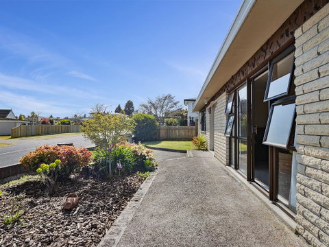 Heathcote Cottage - Taupo Holiday Home - Accommodation New Zealand 1