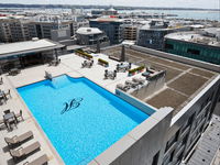Heritage apartment with Hot tub Rooftop pool gym  sauna