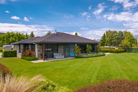Hilltop Blue Views - Wanaka Holiday Home - Accommodation New Zealand 0