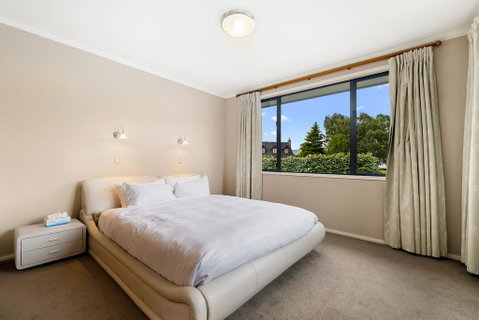 Hilltop Blue Views - Wanaka Holiday Home - Accommodation New Zealand 1