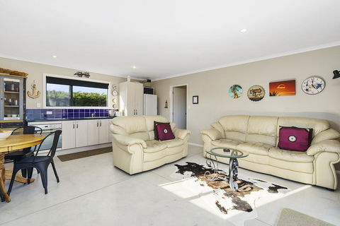 Himatangi Kiwi Bach - Beachfront Himatangi Holiday Home - Accommodation New Zealand 1