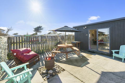 Himatangi Kiwi Bach - Beachfront Himatangi Holiday Home - Accommodation New Zealand 0