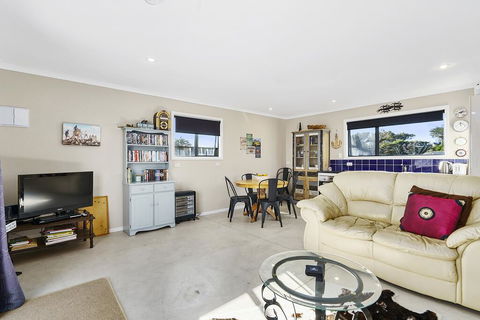 Himatangi Kiwi Bach - Beachfront Himatangi Holiday Home - Accommodation New Zealand 3