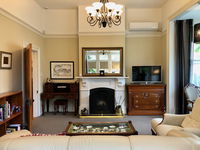 Holly Manor - The Historic Gallery