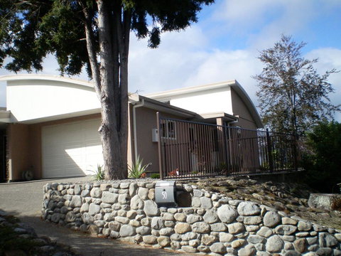 Home On The Hill - Accommodation New Zealand 0