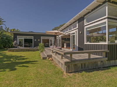 Hot Water Escape - Hot Water Beach Holiday Home