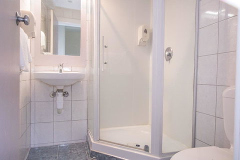 Hotel Waterloo & Backpackers - Accommodation New Zealand 3