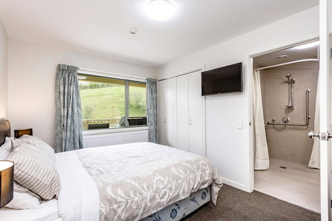 Hunters Moon - Accommodation New Zealand 0
