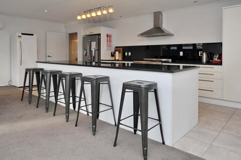 Ilam Villa - Christchurch Holiday Homes - Accommodation New Zealand 3