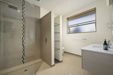 Infinity Views - Modern Wanaka Holiday Home - Accommodation New Zealand 2