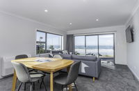 Kaka Point Views Apartment 1