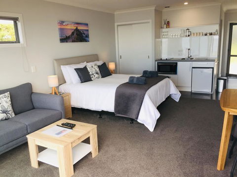 Kaka Point Views Apartment 2 - Accommodation New Zealand 3