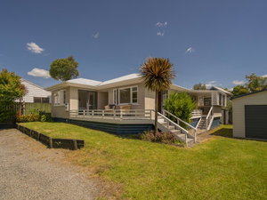 Katherine's House - Whangamata Holiday Home