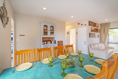 Kick Back In Kelly Jade - Matarangi Holiday Home - Accommodation New Zealand 3