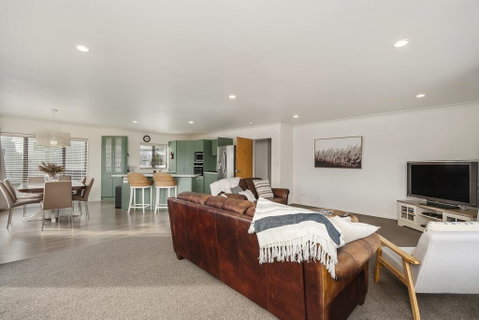 Kinoch Family Getaway - Kinloch Holiday Home - Accommodation New Zealand 1