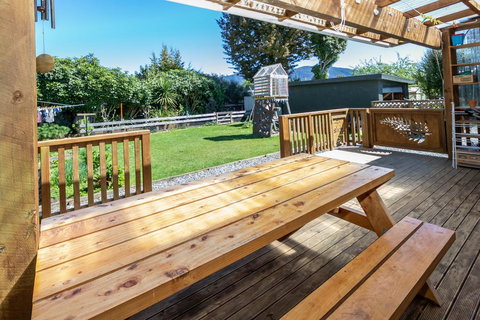 Kiwiana Comfort - Te Anau Holiday Home - Accommodation New Zealand 2