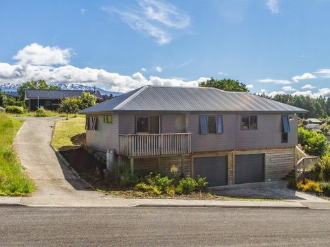 Kowhai Heights - Ohakune Holiday Home - Accommodation New Zealand 3