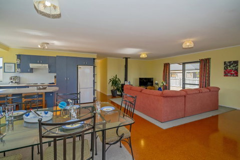 Kowhai Holidays - Matarangi Holiday Home - Accommodation New Zealand 3