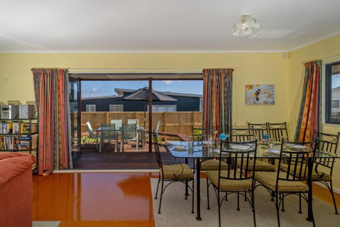 Kowhai Holidays - Matarangi Holiday Home - Accommodation New Zealand 2