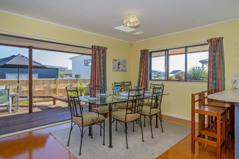 Kowhai Holidays - Matarangi Holiday Home - Accommodation New Zealand 1
