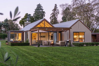 Kowhai Lodge - Greytown Holiday Home