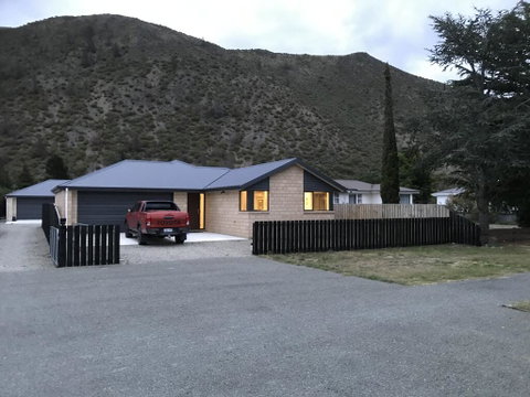 Kurow House On Bledisloe - A2O Cycle Trail Oasis. - Accommodation New Zealand 2