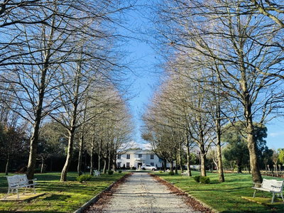 L&J's Manor House