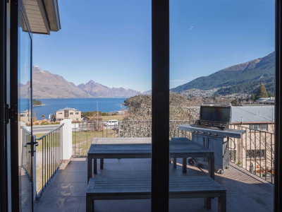 Lake And Mountain Ridge - Queenstown Apartment