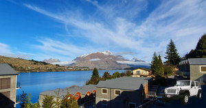 Lakefront Living - 4 Bedrm Apartment Alpine Vilage