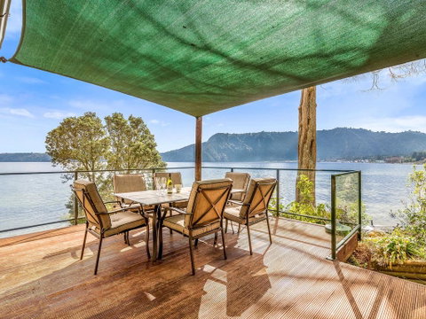 Lakefront Sublime - Lake Rotoiti Holiday Home - Accommodation New Zealand 3